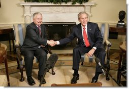 President George W. Bush welcomes Poland's President Lech Kaczynski to the Oval Office at the White House, Thursday, Feb. 9, 2006 in Washington.  White House photo by Eric Draper