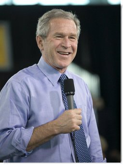 President George W. Bush interacts with the audience after delivering remarks on the global war on terror in Tampa, Fla., Friday, Feb. 17, 2006.  White House photo by Eric Draper