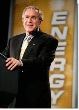 President George W. Bush delivers remarks on energy at Johnson Controls in Milwaukee, Wisconsin, Monday, Feb. 20, 2006.  White House photo by Eric Draper