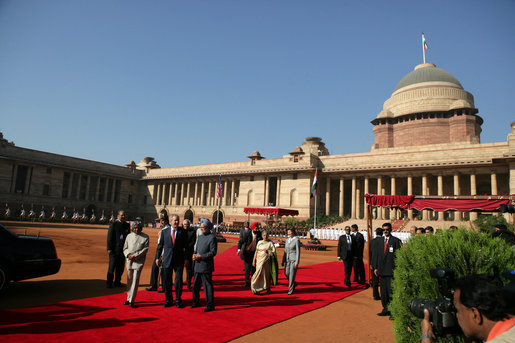 President George W. Bush and Laura Bush arrive at Rashtrapati Bhavan in New Delhi Thursday, March 2, 2006, and are escorted to welcome ceremonies by India's President A.P.J. Abdul Kalam and Prime Minister Manmohan Singh and his wife, Gusharan Kaur. White House photo by Paul Morse