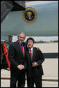 President George W. Bush meets with David Trinh, 17, of Cincinnati, Ohio, Friday, May 19, 2006 in Covington, Kentucky, recognized by the USA Freedom Corps for his volunteer work in his community. David Trinh is president and co-founder of The Bethany Group, a student volunteer organization. White House photo by Kimberlee Hewitt