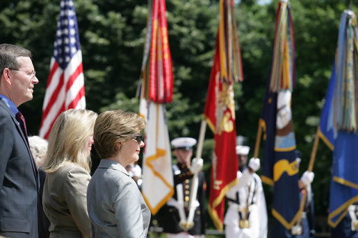 Mrs. Bush stands with Health and Human Services Secretary Mike Leavitt during a Memorial Day wreath laying ceremony at the Tomb of the Unknowns in Arlington National Cemetery in Arlington, Va., Monday, May 29, 2006. White House photo by Shealah Craighead