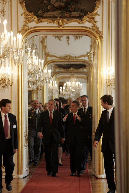 President George W. Bush is welcomed to Hofburg Palace in Vienna Wednesday, June 21, 2006, by Austria's President Heinz Fischer. White House photo by Paul Morse