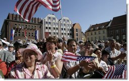 People crowd the town square of Stralsund, Germany, as Chancellor Angela Merkel welcomes President George W. Bush and Laura Bush Thursday, July 13, 2006. "And in 1989, it was also one of the many cities where on Monday demonstrations took place, where people went out into the streets to demand freedom, to demonstrate for freedom," said Chancellor Merkel. White House photo by Eric Draper