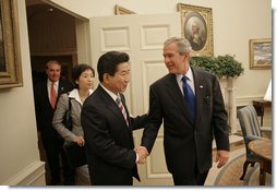 President George W. Bush welcomes President Roh Moo-hyun of South Korea to the Oval Office Thursday, Sept. 14, 2006. White House photo by Eric Draper