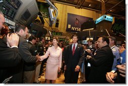 Mrs. Laura Bush is greeted on the floor of the New York Stock Exchange Monday, Sept. 18, 2006. Mrs. Bush visited the exchange with a delegation of entrepreneurs from around the world to participate in the close of trading and to ring the Closing Bell.  White House photo by Shealah Craighead