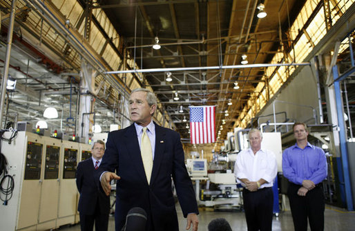 President George W. Bush addresses the employees of Meyer Tool Inc. Monday, Sept. 25, 2006 in Cincinnati, Ohio, speaking about the strength of the U.S. economy and how vital small businesses are to the nation’s economic vitality. White House photo by Paul Morse