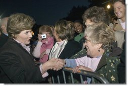 Mrs. Laura Bush greets members of the audience members that include representatives from breast cancer organizations, supporters of breast cancer research, breast cancer survivors and local residents during the Arch Lighting for Breast Cancer Awareness Thursday, Oct. 12, 2006, in St. Louis. White House photo by Shealah Craighead