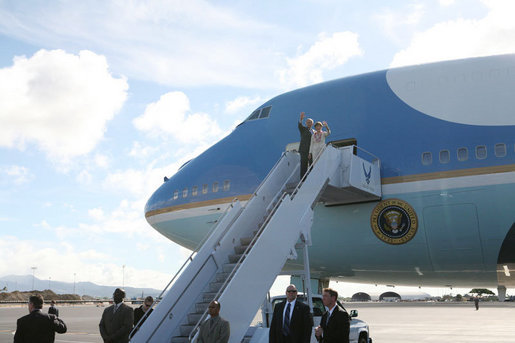 President George W. Bush and Laura Bush wave as they depart Honolulu, Hawaii, Tuesday, Nov. 21, 2006, for their flight home to Washington, D.C., following their eight-day trip to Asia. White House photo by Paul Morse