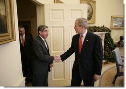 President George W. Bush welcomes President Oscar Arias Sanchez of Costa Rica to the Oval Office, Wednesday, Dec. 6, 2006. White House photo by Eric Draper