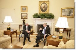 President George W. Bush and President Valdas Adamkus of Lithuania meet Monday, Feb. 12, 2007, in the Oval Office of the White House.  White House photo by Eric Draper