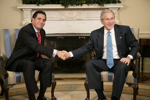 President George W. Bush welcomes Panama’s President Martin Torrijos to the Oval Office, Friday, Feb. 16, 2007. White House photo by Eric Draper