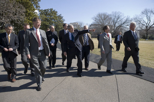 President George W. Bush walks with transportation fuel experts and researchers back to the Oval Office after a demonstration of alternative fuel automobiles on the South Lawn of the White House Friday, Feb. 23, 2007. "Now, it's going to require continued federal research dollars, and I call upon the Congress to fully fund my request for alternative sources of energy," said President Bush. White House photo by Eric Draper