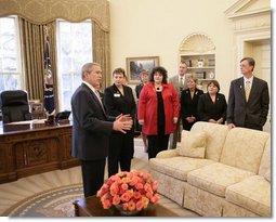 President George W. Bush offers a tour of the Oval Office to the leaders of military service organizations Wednesday, Feb. 28, 2007, following a meeting with the group to thank them for their dedication and commitment in support of America's military and their families at home. White House photo by Eric Draper