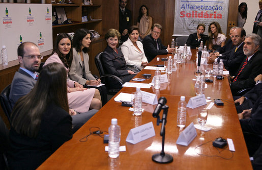 Mrs. Laura Bush takes part in a roundtable discussion at AlfaSol Literacy program Friday, March 9, 2007, in Sao Paolo, Brazil. Students who complete the literacy program are eligible to enter Brazil’s Youth and Adult Education (YAE) national program, which offers skills training for specific employment opportunities. White House photo by Shealah Craighead