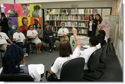 Mrs. Laura Bush visits AlfaSol Literacy program Friday, March 9, 2007, in Sao Paolo, Brazil. Students who complete the literacy program are eligible to enter Brazil’s Youth and Adult Education (YAE) national program, which offers skills training for specific employment opportunities.  White House photo by Shealah Craighead