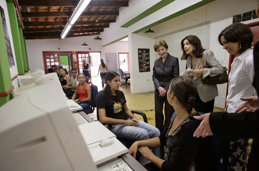 Mrs. Laura Bush visits Projeto Aprendiz Friday, March 9, 2007, in Sao Paolo, Brazil. Initiated by Brazilian journalist Gilberto Dimenstein, Projeto Aprendiz assists at-risk youth through educational, sports, cultural and job opportunities within their own neighborhood. White House photo by Shealah Craighead