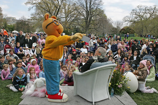 White House Chief of Staff Josh Bolten gets a little help from Arthur in telling his tale of, "Arthur Meets the President," by Marc Brown Monday, April 9, 2007, on the South Lawn during the 2007 White House Easter Egg Roll. White House photo by Joyce Boghosian