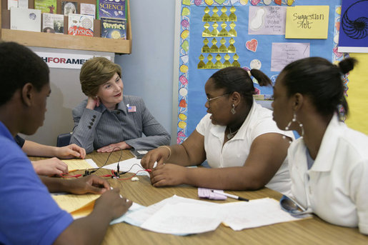 Mrs. Laura Bush talks with students during her tour of the New Orleans Charter Science and Mathematics High School Thursday, April 19, 2007, in New Orleans, La. White House photo by Shealah Craighead