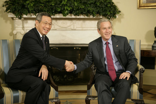 President George W. Bush welcomes Prime Minister Lee Hsien Loong of Singapore to the Oval Office Friday, May 4, 2007. Said the President after their meeting, "There is no better person to talk about the Far East with than Prime Minister Lee. He's got a very clear vision about the issues, the complications, and the opportunities." White House photo by Eric Draper