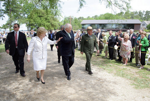 Vice President Dick Cheney and Mrs. Lynne Cheney waive to onlookers gathered during 400th anniversary celebrations at Jamestown Settlement in Williamsburg, Virginia Friday, May 4, 2007. White House photo by David Bohrer