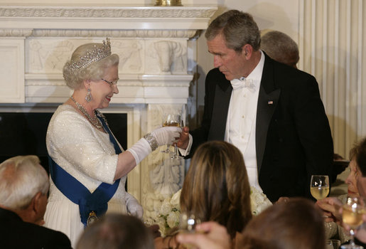 President George W. Bush toasts Her Majesty Queen Elizabeth II of Great Britain following welcoming remarks Monday, May 7, 2007, during the State Dinner in her honor at the White House. White House photo by Shealah Craighead