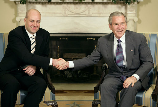 President George W. Bush and Prime Minister Fredrik Reinfeldt of Sweden meet with the press in the Oval Office Tuesday, May 15, 2007. White House photo by Eric Draper