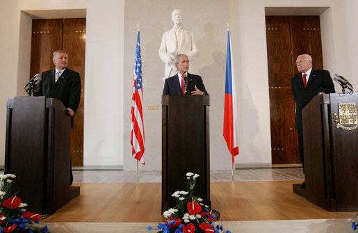 President George W. Bush addresses a joint news conference Tuesday, June 5, 2007, joined by Czech President Vaclav Klaus, right, and Czech Prime Minister Mirek Topolanek, left, at Prague Castle in the Czech Republic. White House photo by Chris Greenberg