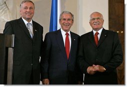 President George W. Bush stands with Czech Republic Prime Minister Mirek Topolanek and President Vaclav Klaus, right, and in Rothmayer Hall during a press conference at Prague Castle Tuesday, June 5, 2007, in Prague, Czech Republic. “In this room are dissidents and democratic activists from 17 countries on five continents. You follow different traditions, you practice different faiths, and you face different challenges,” said President Bush. “But you are united by an unwavering conviction: that freedom is the non-negotiable right of every man, woman, and child, and that the path to lasting peace in our world is liberty.” White House photo by Chris Greenberg