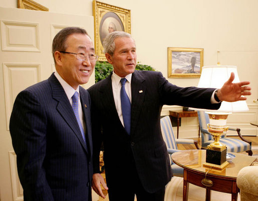 President George W. Bush welcomes United Nations Secretary General Ban Ki-moon into the Oval Office Tuesday, July 17, 2007, to discuss issues concerning Darfur, plans for an upcoming Middle East conference, and also United Nation plans in Afghanistan and Iraq. White House photo by Eric Draper