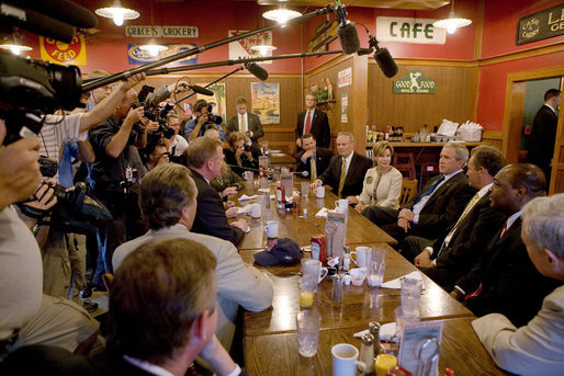 President George W. Bush talks with members of the media during his breakfast meeting with community leaders at the Corner Cafe in Riverside, Mo., Wednesday, Aug. 22, 2007. White House photo by Chris Greenberg