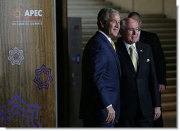 President George W. Bush is welcomed to the APEC Business Summit by Australia's Prime Minister John Howard Friday, Sept. 7, 2007, at the Sydney Opera House. White House photo by Eric Draper