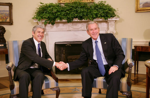 President George W. Bush meets with Portugal's Prime Minister Jose Sócrates in the Oval Office, Monday, Sept. 17, 2007. President Bush congratulated Prime Minister Sócrates, who will serve as President-in-Office of the Council of the European Union for the second half of 2007. White House photo by Eric Draper