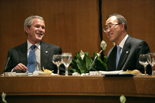 President George W. Bush sits with United Nations Secretary-General Ban Ki-moon during a dinner with world leaders to discuss climate change Monday, Sept. 24, 2007, at the United Nations headquarters. White House photo by Eric Draper