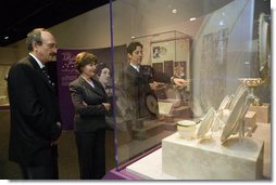 Mrs. Laura Bush visits the exhibit First Ladies: Political Role and Public Image at the National Constitution Center Monday, Oct. 1, 2007, in Philadelphia. Pictured with Mrs. Bush are the center's Vice President of Education and Exhibits Dr. Stephen Frank, left, and President and CEO Joseph M. Torsella. The exhibit opens October 5 and runs through December 31, 2007. White House photo by Shealah Craighead