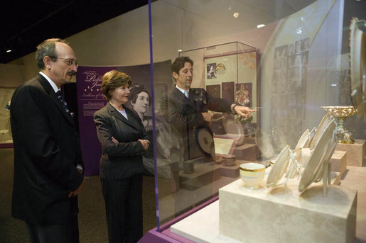 Mrs. Laura Bush visits the exhibit First Ladies: Political Role and Public Image at the National Constitution Center Monday, Oct. 1, 2007, in Philadelphia. Pictured with Mrs. Bush are the center's Vice President of Education and Exhibits Dr. Stephen Frank, left, and President and CEO Joseph M. Torsella. The exhibit opens October 5 and runs through December 31, 2007. White House photo by Shealah Craighead