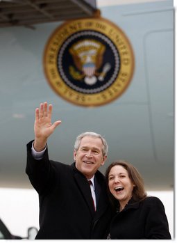 President George W. Bush waves to the family members and friends of Lydia Humenycky, a USA Freedom Corps Service recognition recipient honored by President Bush for her volunteer service, Thursday, March 27, 2008, on arrival at the Pittsburgh International Airport. White House photo by Eric Draper