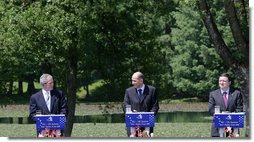 President George W. Bush attends a news conference with President of the European Commission, Jose Manuel Barroso, center, and Janez Jansa, Prime Minister of Slovenia, right, Tuesday, June 10, 2008, during the United States - European Union Meeting at Brdo Castle in Kranj, Slovenia. White House photo by Chris Greenberg