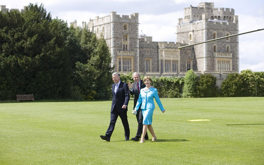 President George W. Bush and Laura Bush wave upon their arrival to Windsor Castle Sunday, June 15, 2008 in Windsor, England, escorted by Air Vice Marshal David Walker, where President Bush and Mrs. Bush met with Queen Elizabeth II and the Duke of Edinburgh Prince Phillip. White House photo by Eric Draper