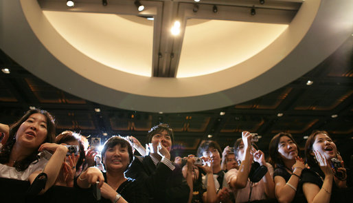 Members of the audience respond to the visit Wednesday, Aug. 6, 2008, of President George W. Bush and Mrs. Laura Bush to the U.S. Embassy in Seoul. White House photo by Shealah Craighead