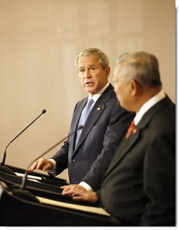 President George W. Bush, joined by Prime Minister Samak Sundaravej of Thailand, addresses his remarks during a joint statement Wednesday, Aug. 6, 2008, at the Government House in Bangkok. White House photo by Chris Greenberg