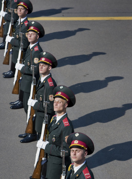 A Ukrainian honor guard stands at attention Friday, Sept. 5, 2008, upon Vice President Dick Cheney's departure from Boryspil International Airport in Kyiv. The next stop on the Vice President's international trip is Italy, where he will address the Ambrosetti Forum and meet with Italian officials. White House photo by David Bohrer