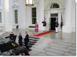 President George W. Bush and Mrs. Laura Bush welcome President of Colombia Alvaro Uribe Saturday, Sept. 20, 2008, to a social dinner at the White House. White House photo by Grant Miller