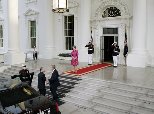 President George W. Bush and Mrs. Laura Bush welcome President of Colombia Alvaro Uribe Saturday, Sept. 20, 2008, to a social dinner at the White House. White House photo by Grant Miller