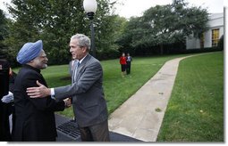 President George W. Bush greets Prime Minister Manmohan Singh of India as he arrives Thursday, Sept. 25, 2008, for a meeting and dinner at the White House. White House photo by Eric Draper