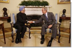 President George W. Bush welcomes Prime Minister Manmohan Singh of India to the Oval Office Thursday, Sept. 25, 2008, prior to their meeting and dinner at the White House. White House photo by Eric Draper