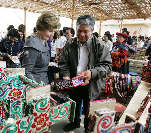 Mrs. Laura Bush listens as an artist describes his work Saturday, Nov. 22, 2008, at the conclusion of the APEC spouses' tour of the Pachacamac Archaeological Site in Lurin, Peru. White House photo by Joyce N. Boghosian