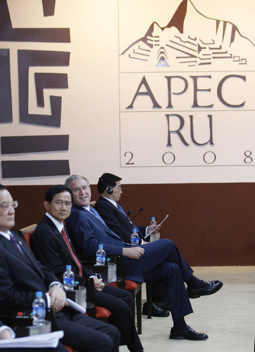 President George W. Bush participates in the APEC leaders second retreat Sunday, Nov. 23, 2008, at the 2008 APEC Summit in Lima, Peru. White House photo by Eric Draper