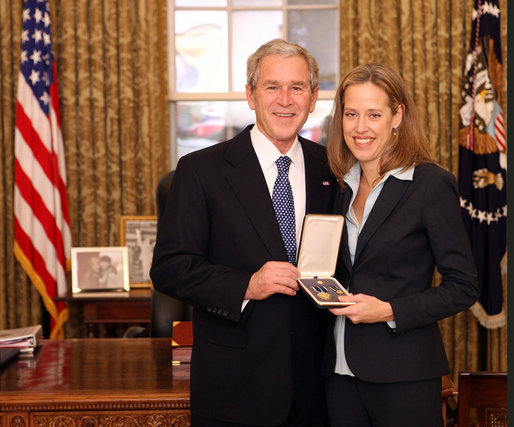 President George W. Bush stands with Wendy Kopp after presenting her with the 2008 Presidential Citizens Medal Wednesday, Dec. 10, 2008, in the Oval Office of the White House. White House photo by Chris Greenberg