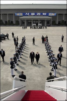 Vice President Cheney and Mrs. Cheney depart for America from Seoul, South Korea, April 16, 2004.